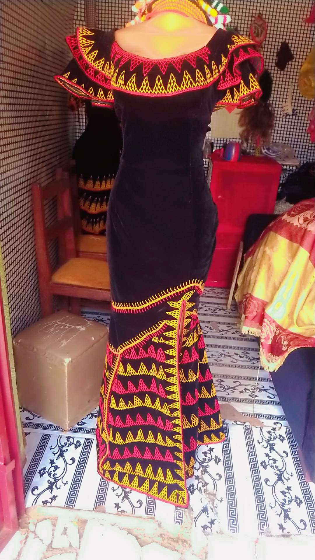 mimi traditional outfit