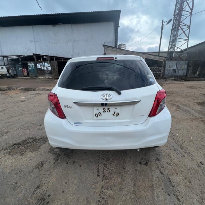 Toyota vitz 2013