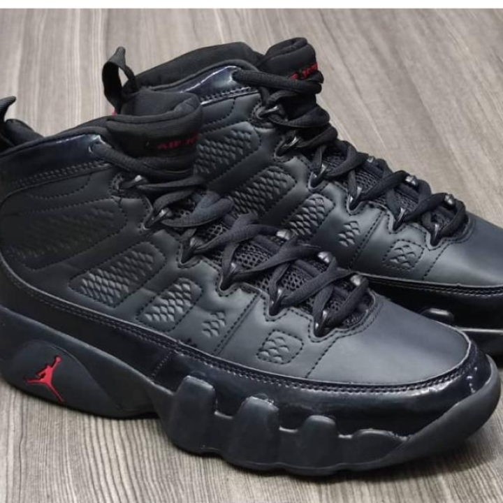 tennis noire Jordan