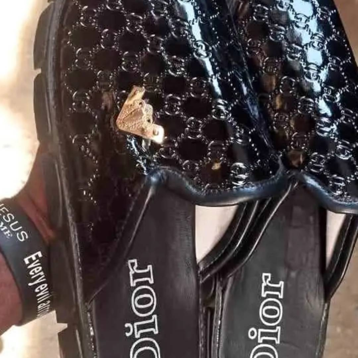 slippers