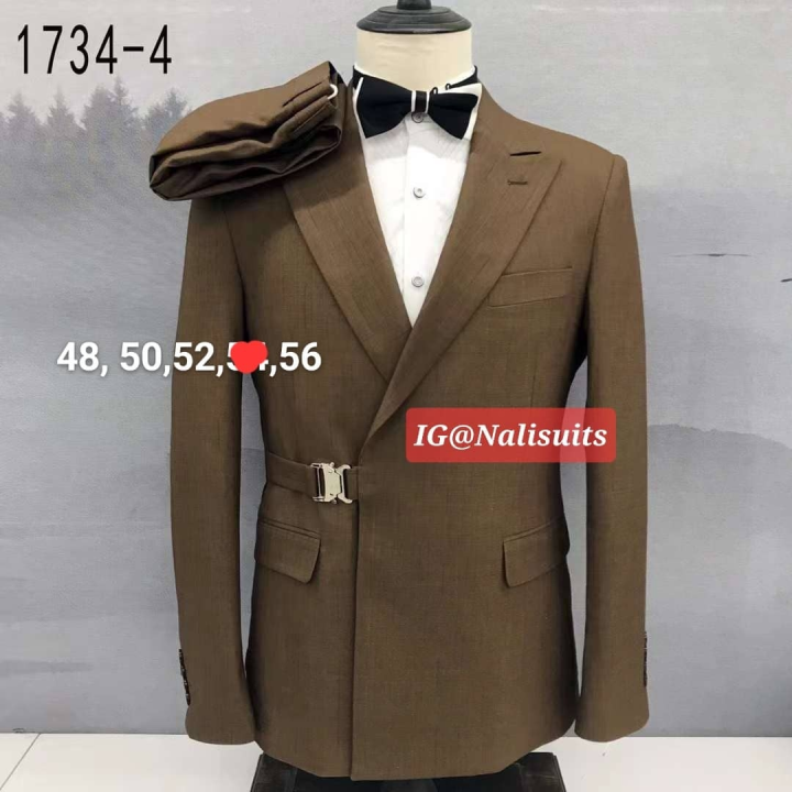 costume marron