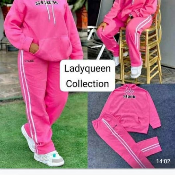 ensemble jogging de couleur rose