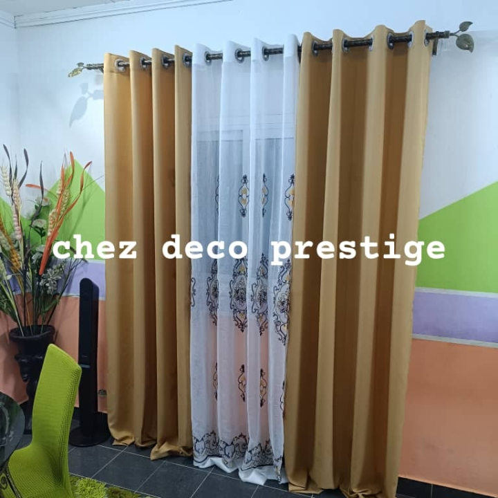 ensemble de trois rideaux