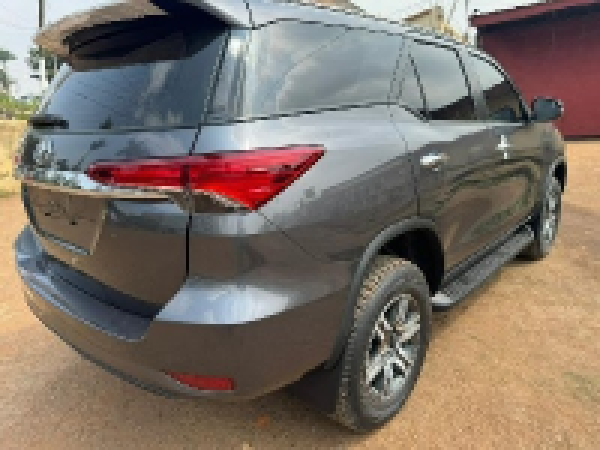 Toyota Fortuner 2023