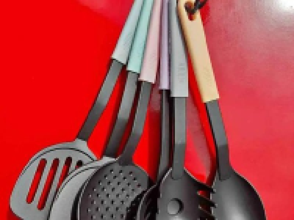 Set de louche en silicone !!! l'ensemble (pour les marmites antiadhésives)