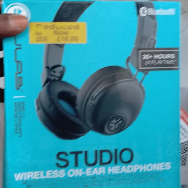 headphones connectible