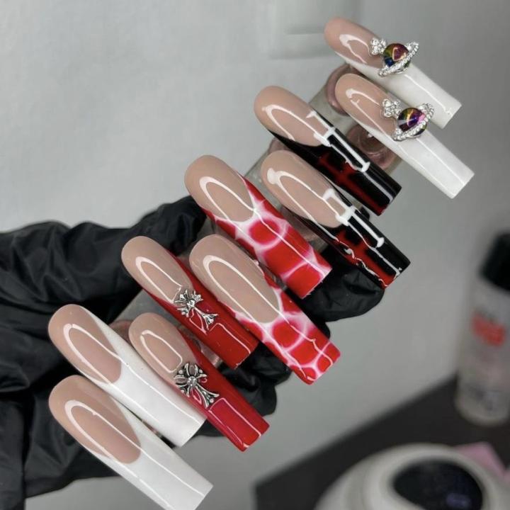 Nail tech