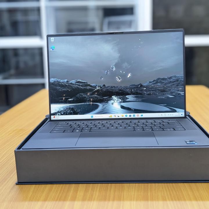 🇺🇸 *DELL XPS 15 9530 Business machine 2024 15" ownership 03/08/2025 Direct Brand new*  🇺🇸13th Generation Intel®️ Core™️ i7-13700H Processor (24MB Cache, up to 5.0 GHz, 14 cores) @2.4Ghz x 20 