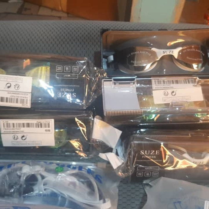 swimming  glasses