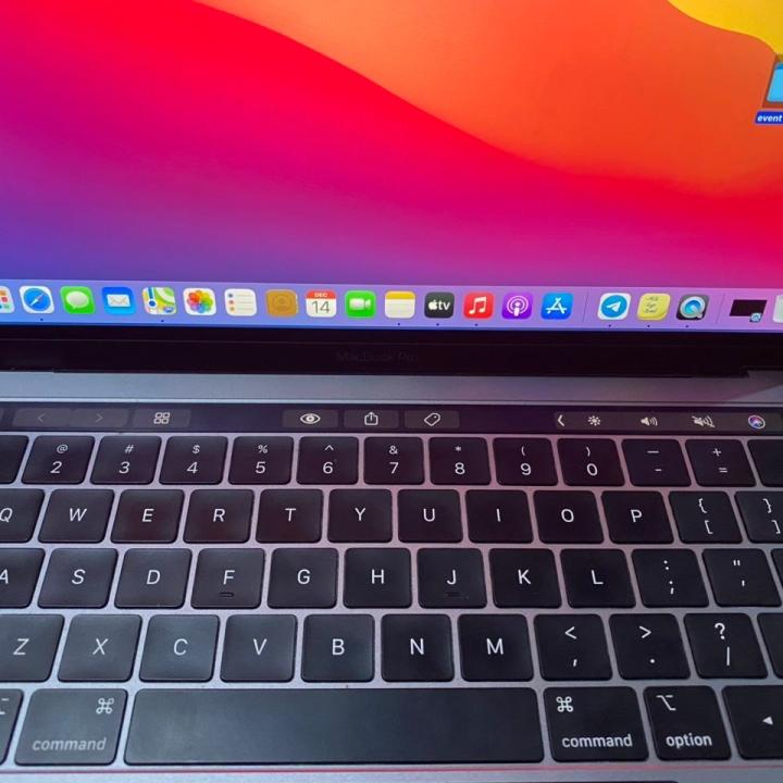 Macboon pro 2017 256/8. Core i5