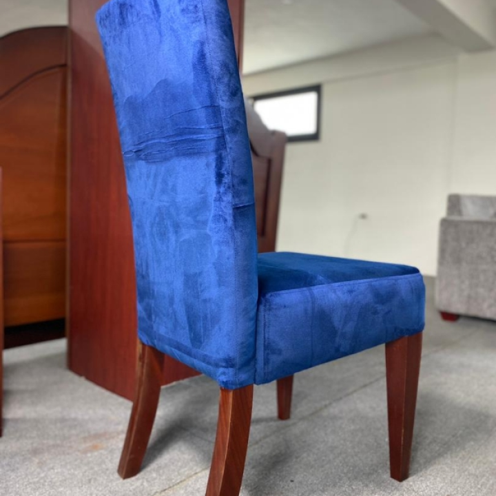 chaise bleue