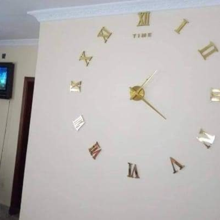pendule murale doré