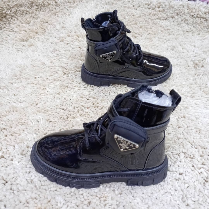 chaussures enfant prada