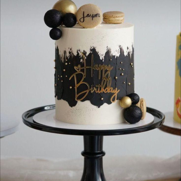vanilla and fruit cakes
