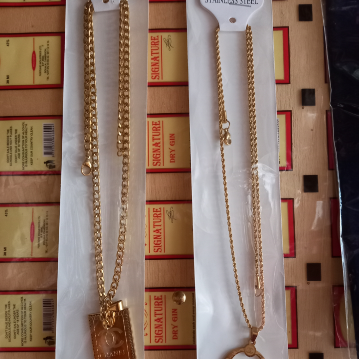 Male necklace