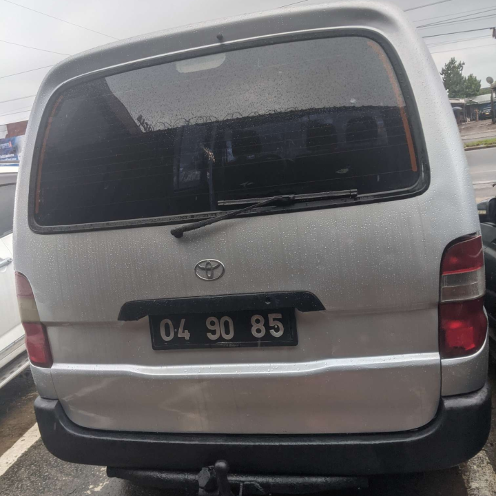 TOYOTA HIACE VAN