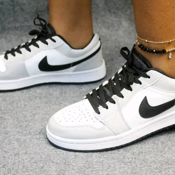 tennis blanche et noire pour femme