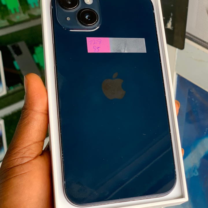 iPhone 14plus…..128gb…..battery health 90%…..
