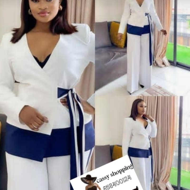 ensemble femme (pantalon veston blanc bleu)