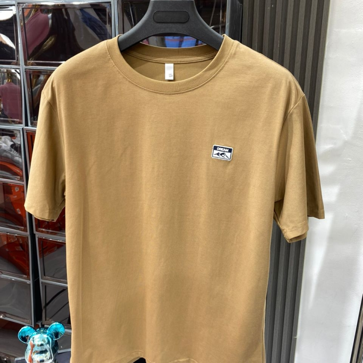 t-shirt marron