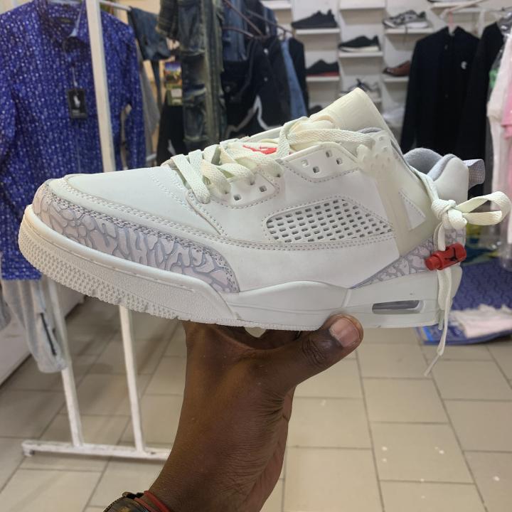 Air Jordan Snow White