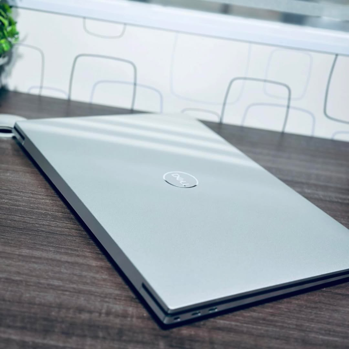 Dell XPS 15 19500 Ultra