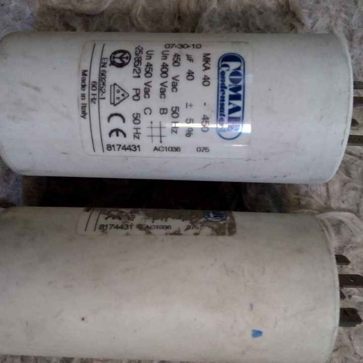 CONDENSATEUR 40uf plastique