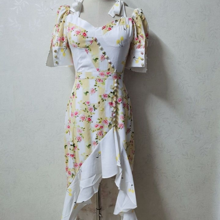 robe fleurie blanche