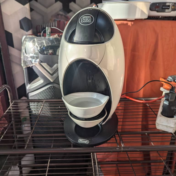 machine a cafe dolcegusto DELONGHI