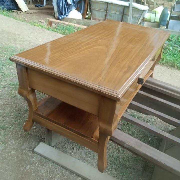 Table de salon en bois massif