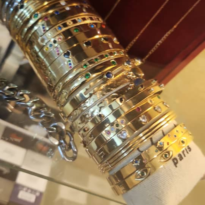 bracelet en plaquet certi de pierre