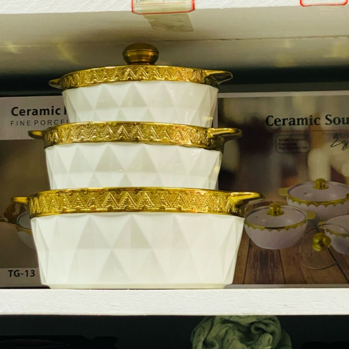 assiettes en porcelaine trois en un