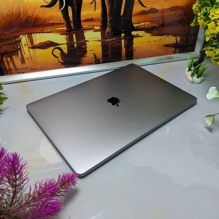 Mac Book Pro15 Retina 2019
