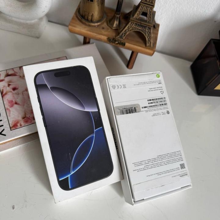 iPhone 16 pro  128 gig  100% battery
