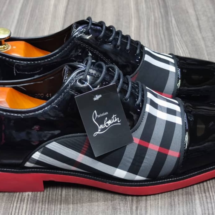 chaussures Louboutin noire