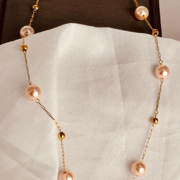 collier avec perle rose