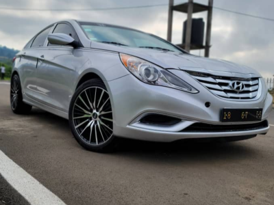 Hyundai Sonata ( 2011 model )