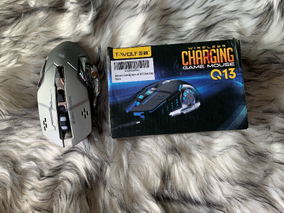 Wireless charging game mouse