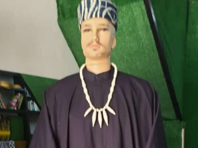 Agbada Ndobo. (Bamileke traditional wear)