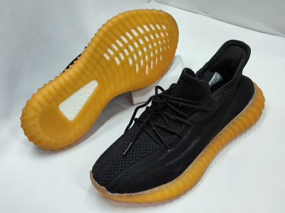 Black Yeezy sneakers 40-46