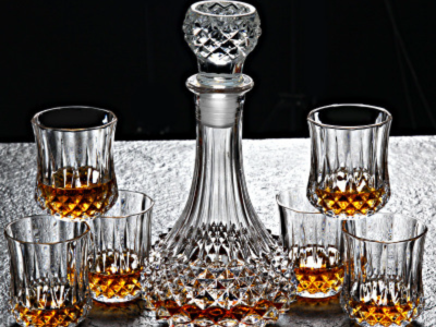 Caraffe à vin et six verres