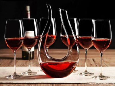 Caraffe à vin et six verres