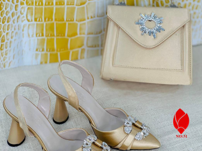 Classy set of shoes and handbag