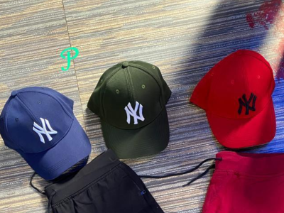 Caps