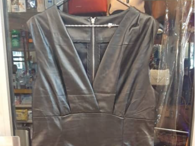 Robe en cuir
