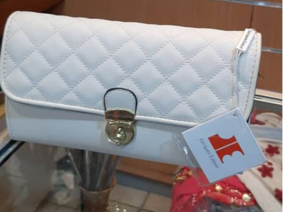 Porte feuille en cuir blanc