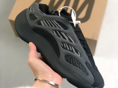 Men Sneakers Boost 700
