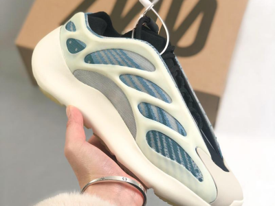 Men Sneakers Boost 700
