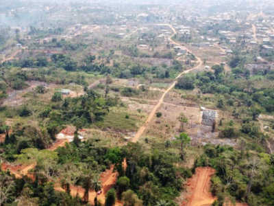 TERRAINS TITRÉS et LOTIS Situé À Yaoundé - NKOABANG lieu-dit : MBANSAN, à seulement 3 km du Carrefour NKOABANG, près du lycée de MBANSAN