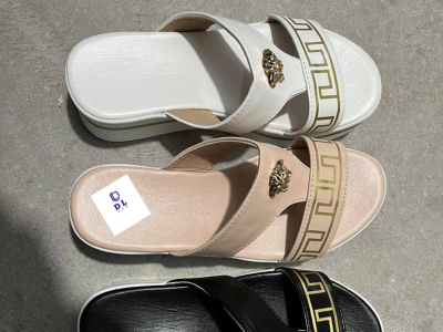 Wage heel slippers